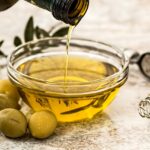 Test in cucina per verificare la purezza dell'olio extravergine d'oliva.