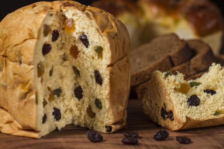 Panettone con ingrediente controverso, suggerendo di evitarlo.