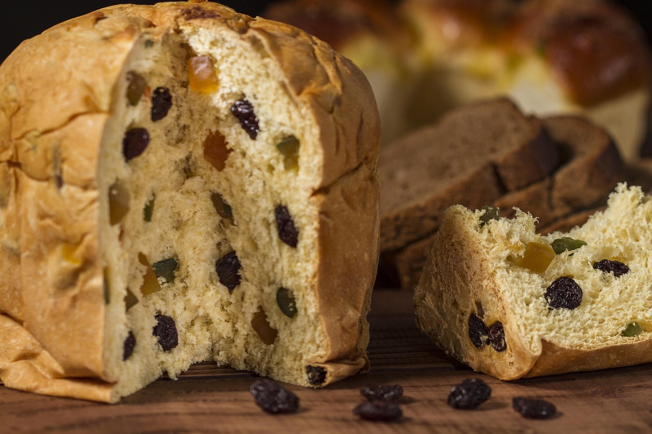 Panettone con ingrediente controverso, suggerendo di evitarlo.