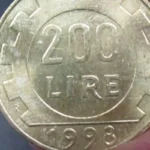 Due monete da 500 Lire bimetalliche su sfondo neutro, evidenziando il loro valore collezionistico.