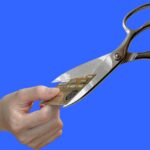 Immagine che illustra il processo di rottamazione delle cartelle esattoriali senza interessi e sanzioni.