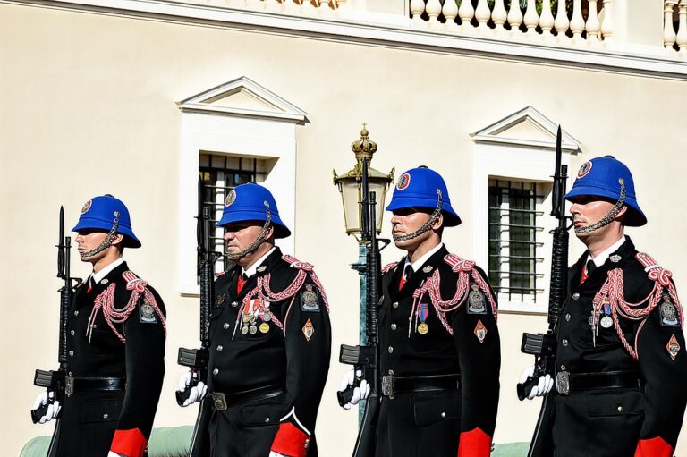 Maresciallo dei carabinieri in uniforme, simbolo della forza armata italiana.