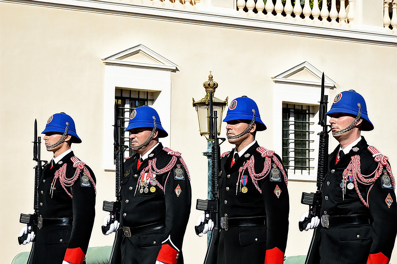 Maresciallo dei carabinieri in uniforme, simbolo della forza armata italiana.