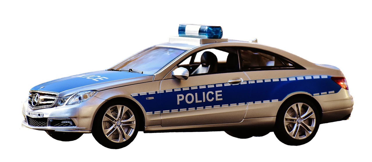 Immagine di ganasce fiscali su un'auto con evidenza del bollo auto non pagato.