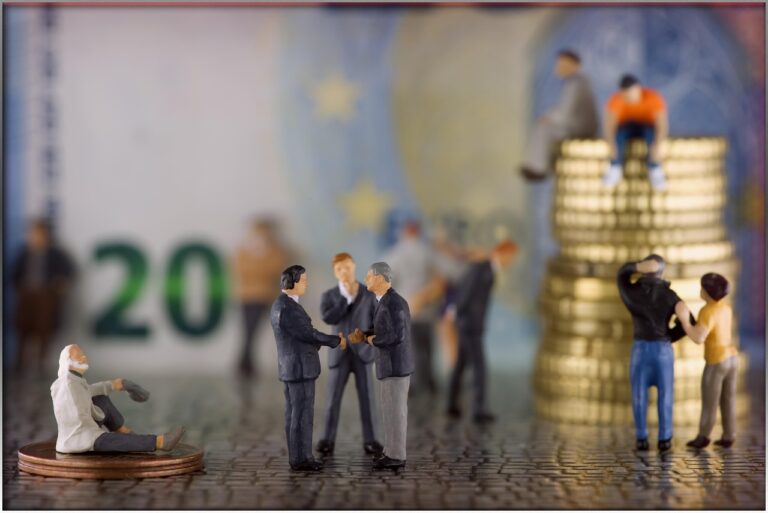 Grafico che illustra l'aumento delle pensioni nel 2026 e gli esclusi dal provvedimento.