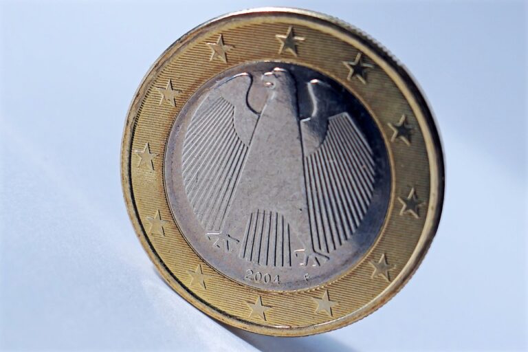Moneta da 1 euro con l'aquila, simbolo di valore e autenticità nella collezione numismatica.