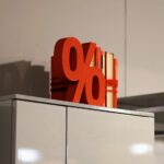 Immagine di elettrodomestici moderni con il testo "Bonus Mobili: detrazione 50%".