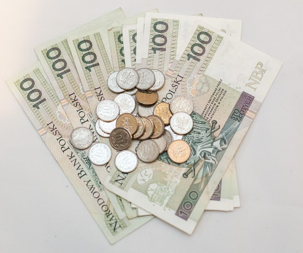 Aumenti delle pensioni da aprile: chi ne beneficia e come controllare